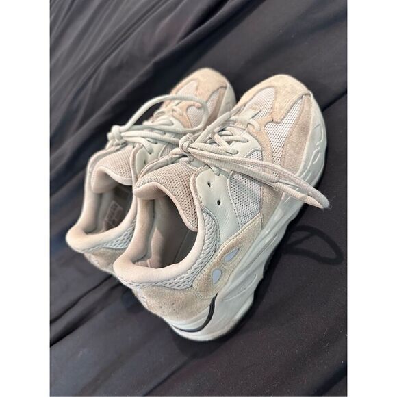 US SIZE 6 Yeezys adidas Yeezy boost 700 salt - Picture 1 of 10
